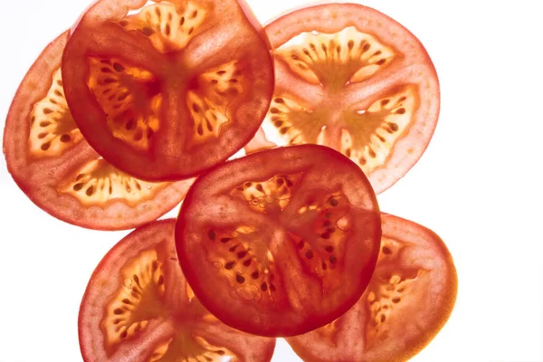 Frische Rohe Leckere Geschnittene Tomaten Isoliert Auf Weißem Hintergrund — Stockfoto