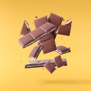 Havada uçuşan lezzetli çikolatalar. Yüksek çözünürlüklü yükselme