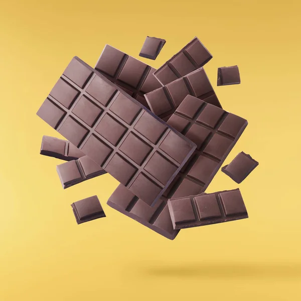 Delicioso chocolate volando en el aire. Levitatio de alta resolución — Foto de Stock