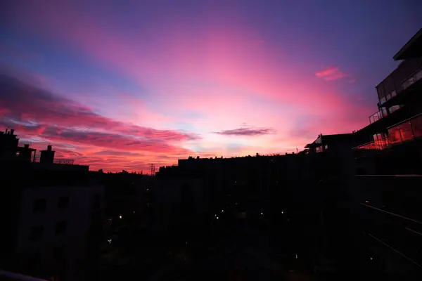 Güzel kentsel gün batımı
