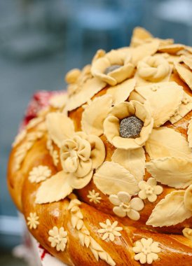 Çiçekler ve hamur desenleri. Düğün ekmeği..