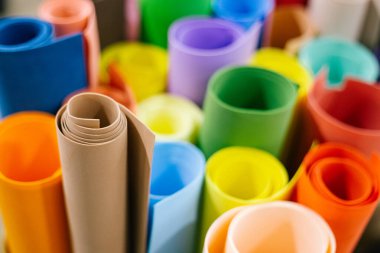 Foamiran malzemesinden renkli rulo seti