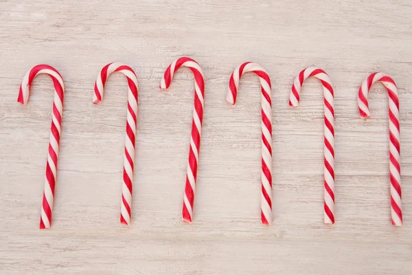 Natal bengalas doces vermelhos e brancos — Fotografia de Stock