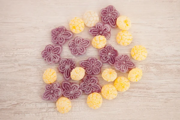 Yellow and purple candies — Stock Photo, Image