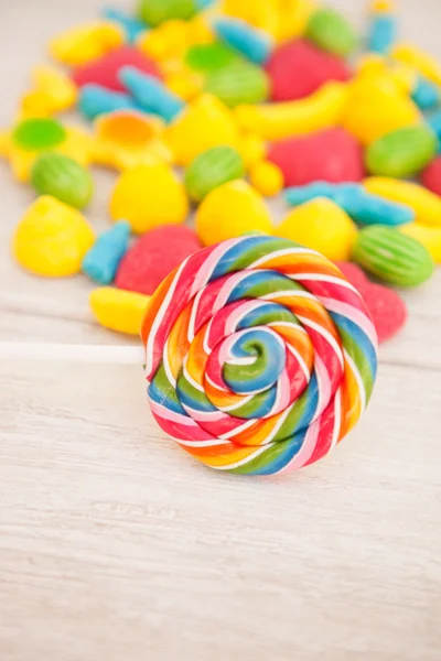 Bonbons avec différentes formes et couleurs — Photo