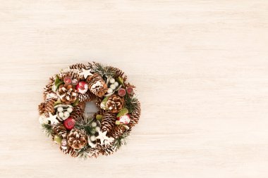 Çam kozalakları, hassas Noel çelenk  