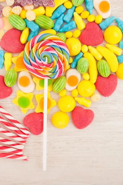 Şekerler farklı şekiller ve renkler ile — Stok fotoğraf