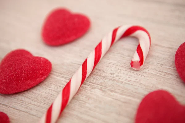 Baston şekerler ve kalp şeklinde şeker — Stok fotoğraf