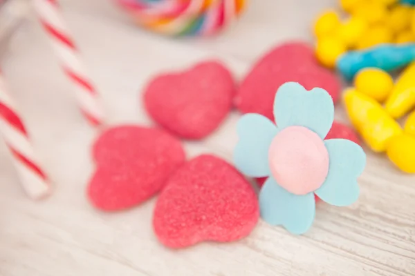 Snoepjes met verschillende vormen en kleuren — Stockfoto