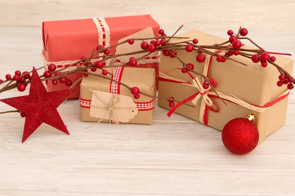 Christmas gifts wrapped with brown paper — Stock Photo, Image