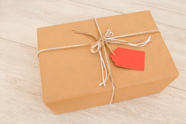 Nice gift wrapped with brown paper — Stock Photo, Image