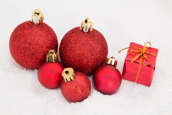 Bolas y regalos para la decoración del árbol de Navidad —  Fotos de Stock