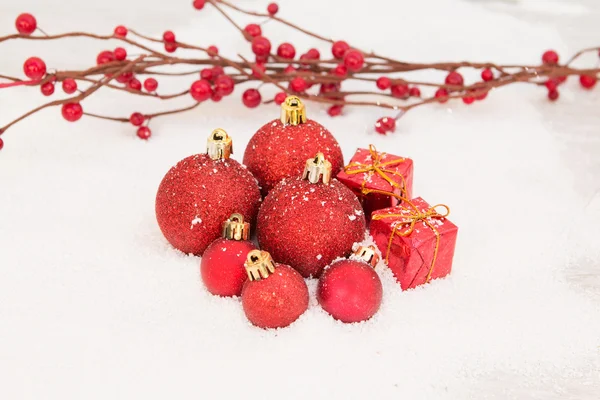 Bolas e presentes para a decoração da árvore de Natal — Fotografia de Stock