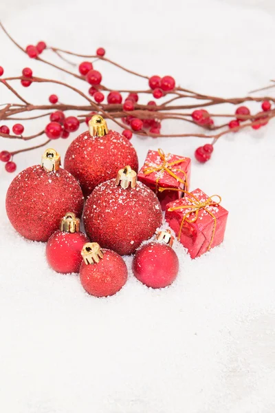 Bolas e presentes para a decoração da árvore de Natal — Fotografia de Stock