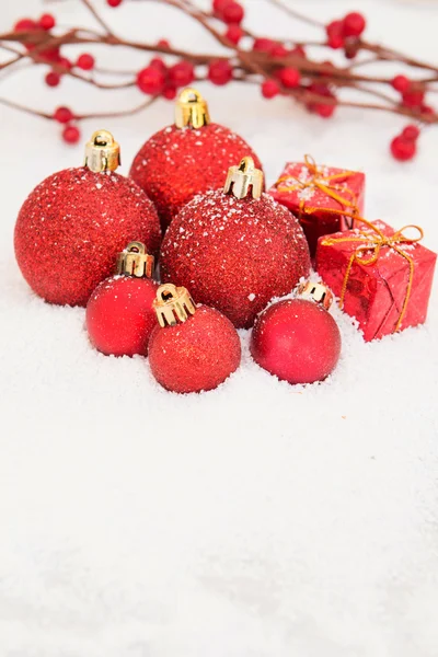 Bolas e presentes para a decoração da árvore de Natal — Fotografia de Stock
