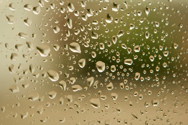 Vidrio con gotas de agua de lluvia — Foto de Stock
