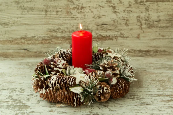 크리스마스 화 환과 촛불 — 스톡 사진