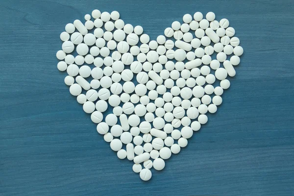 Herz aus Tabletten — Stockfoto