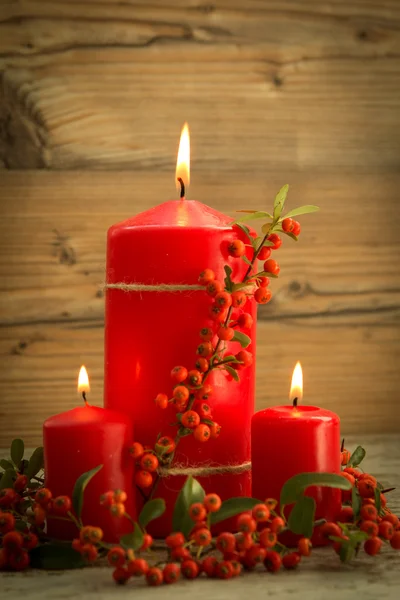 Velas elegantes decoradas para o Natal — Fotografia de Stock