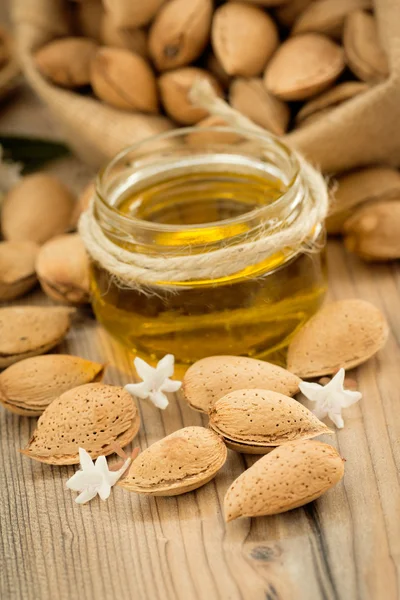 Almond oil and almonds — Stock Photo, Image