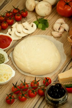 Vejetaryen pizza için malzemeler