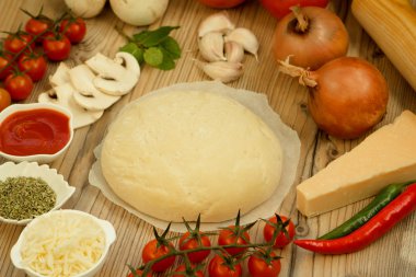 Vejetaryen pizza için malzemeler