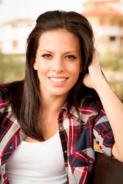 Woman sitting in park — Stock Photo, Image