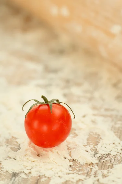 Cherry tomato on table with flour — ストック写真