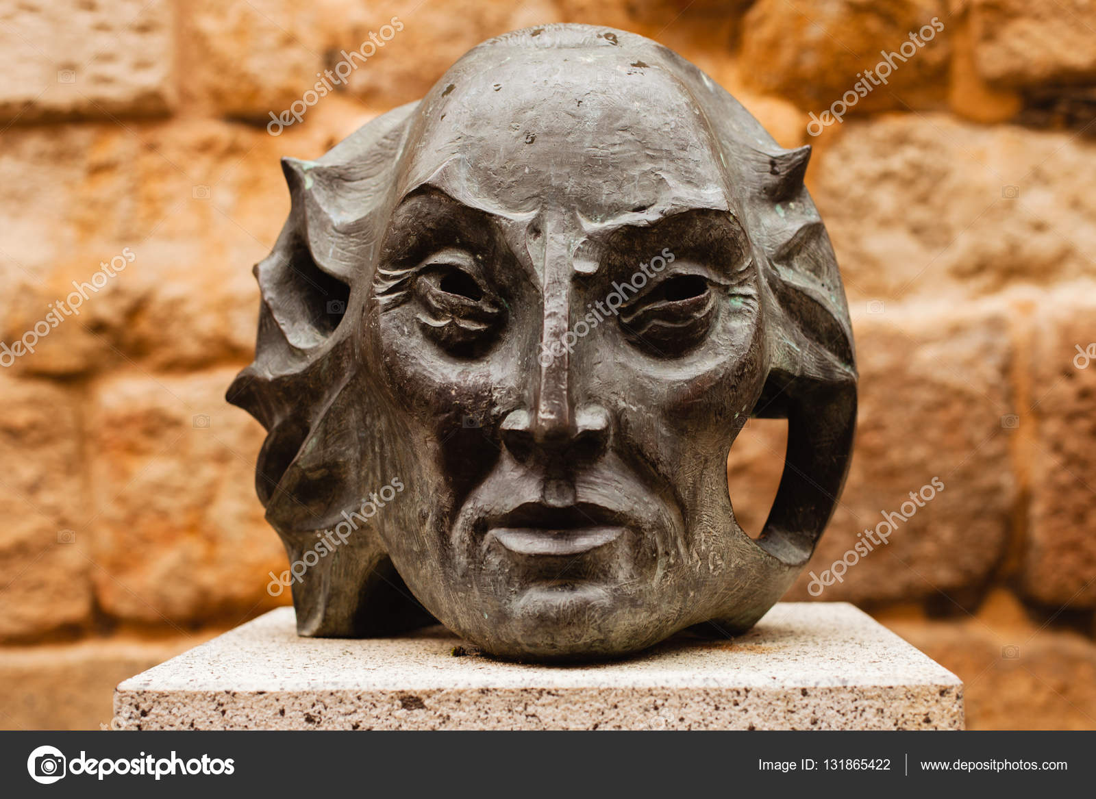 Statue of old mans head — Stock Photo © Gelpi 131865422