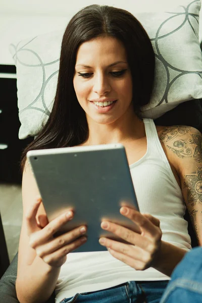 Brunette girl with tablet — Stock Photo, Image