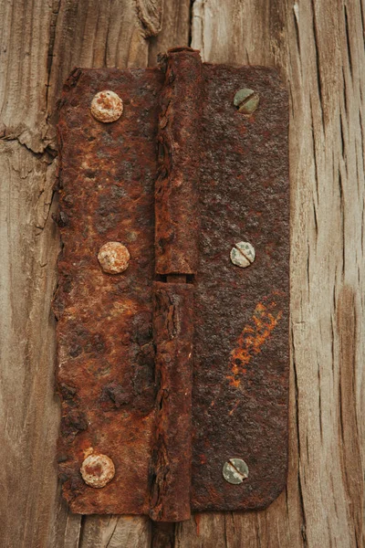 Detalhe da velha porta enferrujada — Fotografia de Stock