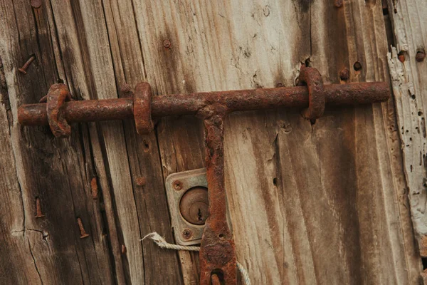Detail staré rezavé dveře — Stock fotografie