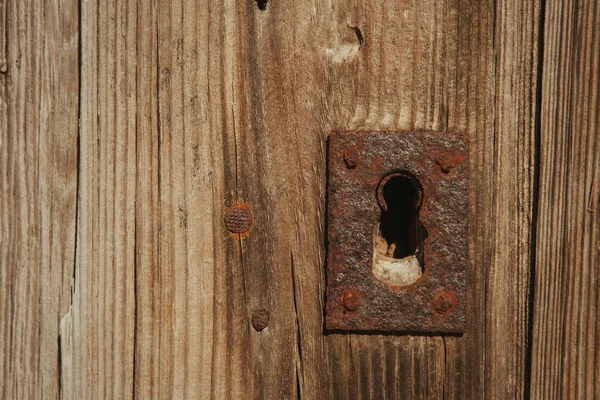 Detalhe da velha porta enferrujada — Fotografia de Stock