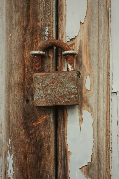 Detail der alten rostigen Tür — Stockfoto