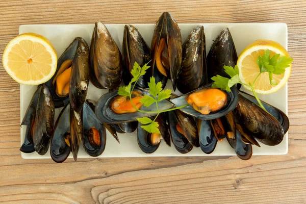 Delizioso piatto di cozze — Foto Stock