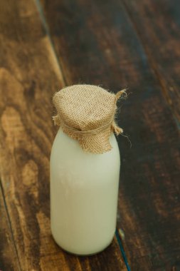 Bir şişe Taze Süt