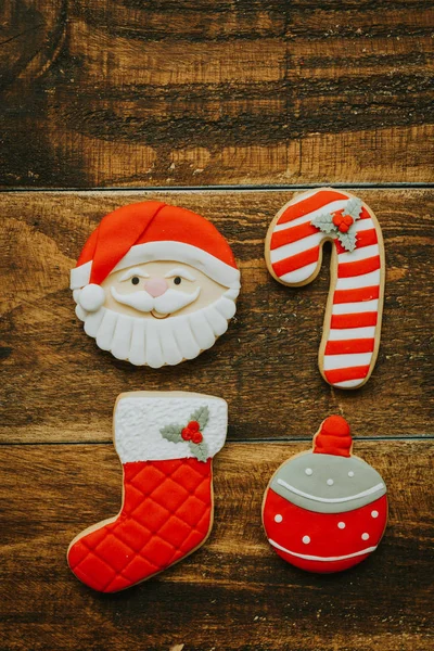 Cookies voor Kerstmis met rode bessen Stockfoto