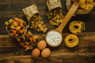 Farklı renkli makarna 