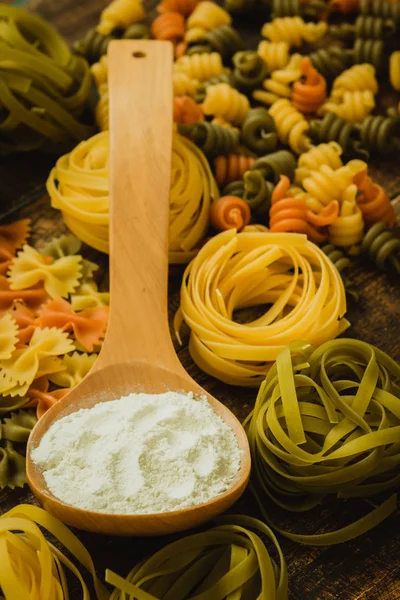 Diferentes tipos de pasta coloreada — Foto de Stock