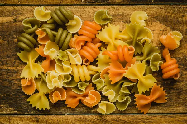 Diferentes tipos de pasta coloreada —  Fotos de Stock