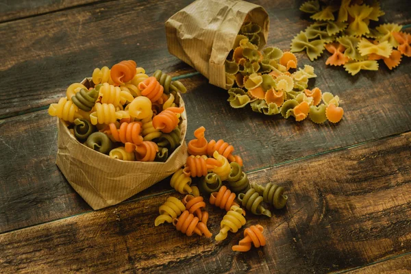 Diferentes tipos de pasta coloreada —  Fotos de Stock