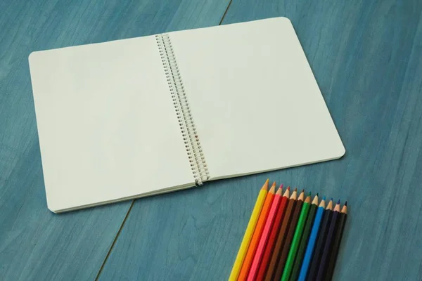 Caderno em branco aberto — Fotografia de Stock