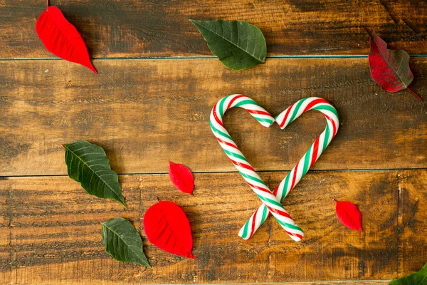 Coração feito de bastões de Natal — Fotografia de Stock