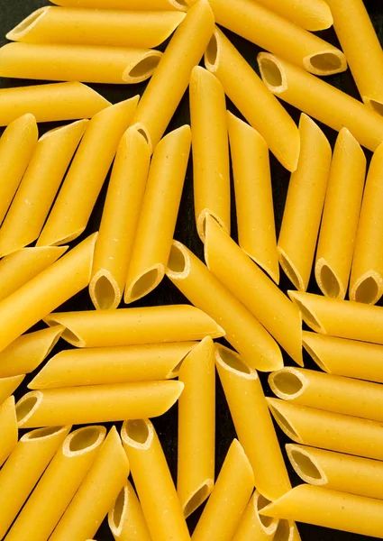 Italienische rohe Makkaroni-Pasta — Stockfoto