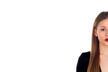 Kırmızı dudaklı güzel bir genç kadın.