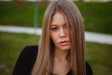 güzel sarışın kız 