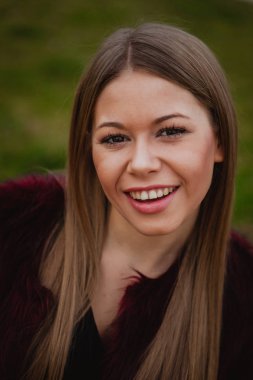 güzel sarışın kız 