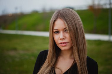 güzel sarışın kız 