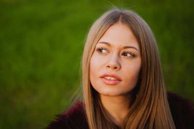 güzel sarışın kız 