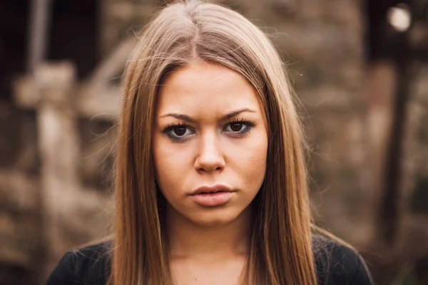 Hermosa chica rubia triste — Foto de Stock